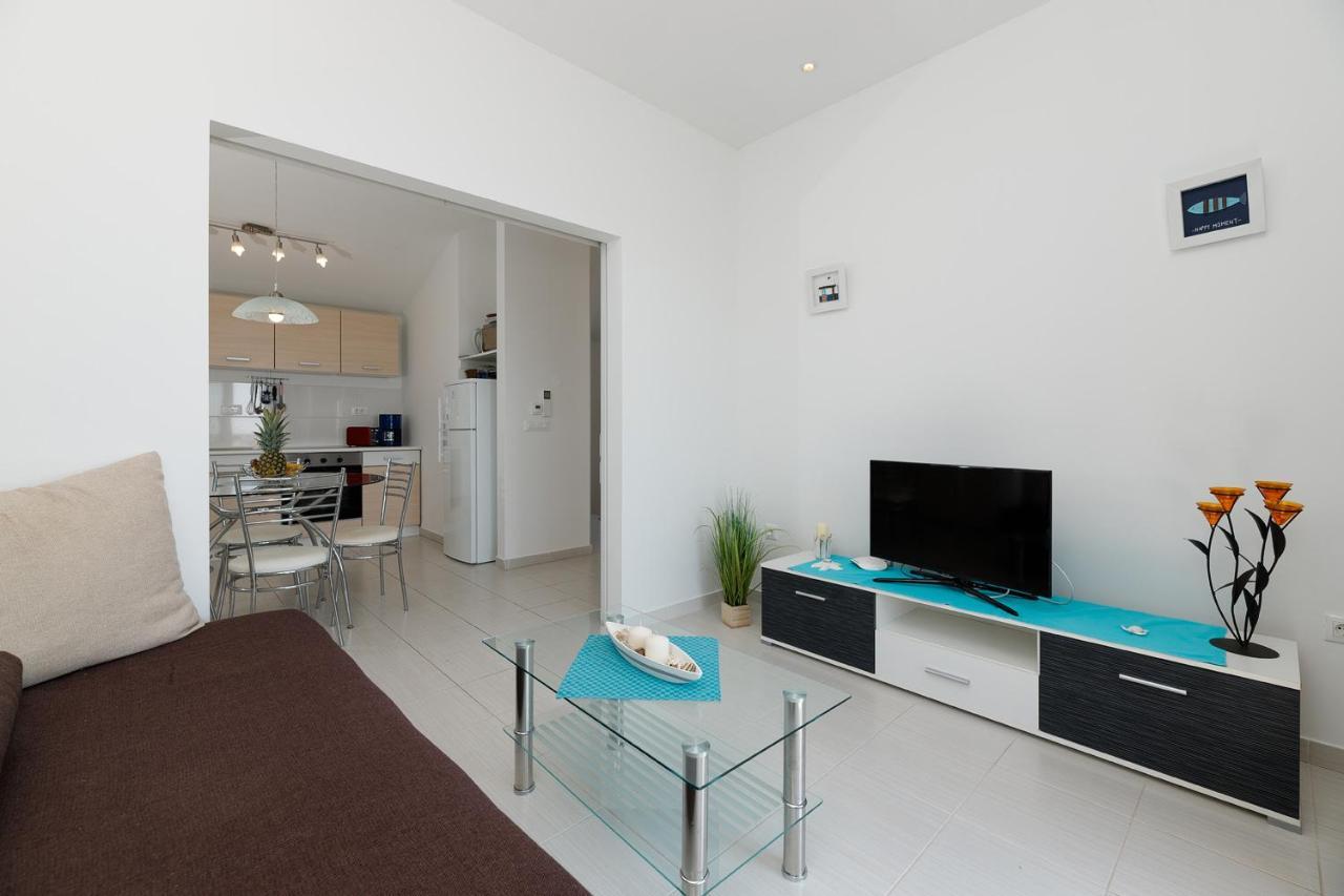 Malo Ferienvilla Privlaka, Pool, Boje, Wi-Fi, Wallbox Привлака Екстериор снимка