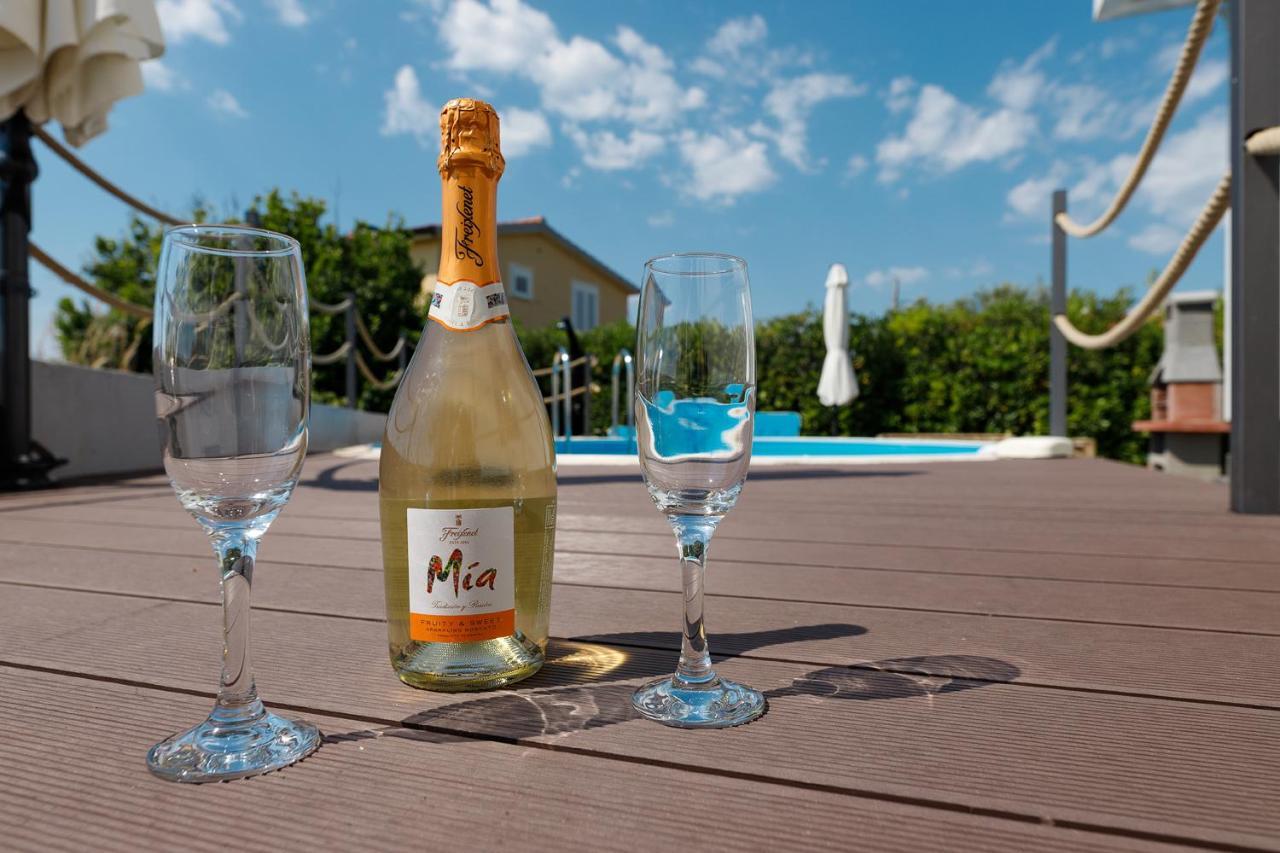 Malo Ferienvilla Privlaka, Pool, Boje, Wi-Fi, Wallbox Привлака Екстериор снимка