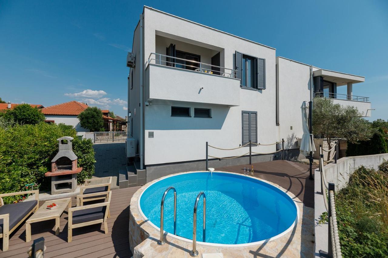 Malo Ferienvilla Privlaka, Pool, Boje, Wi-Fi, Wallbox Привлака Екстериор снимка