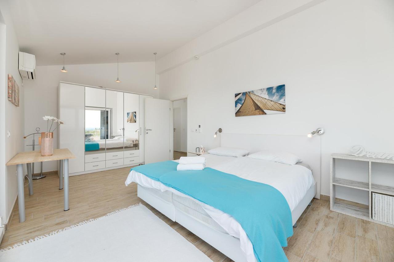 Malo Ferienvilla Privlaka, Pool, Boje, Wi-Fi, Wallbox Привлака Екстериор снимка