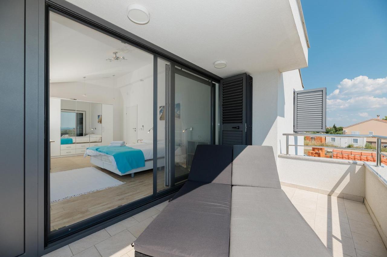 Malo Ferienvilla Privlaka, Pool, Boje, Wi-Fi, Wallbox Привлака Екстериор снимка