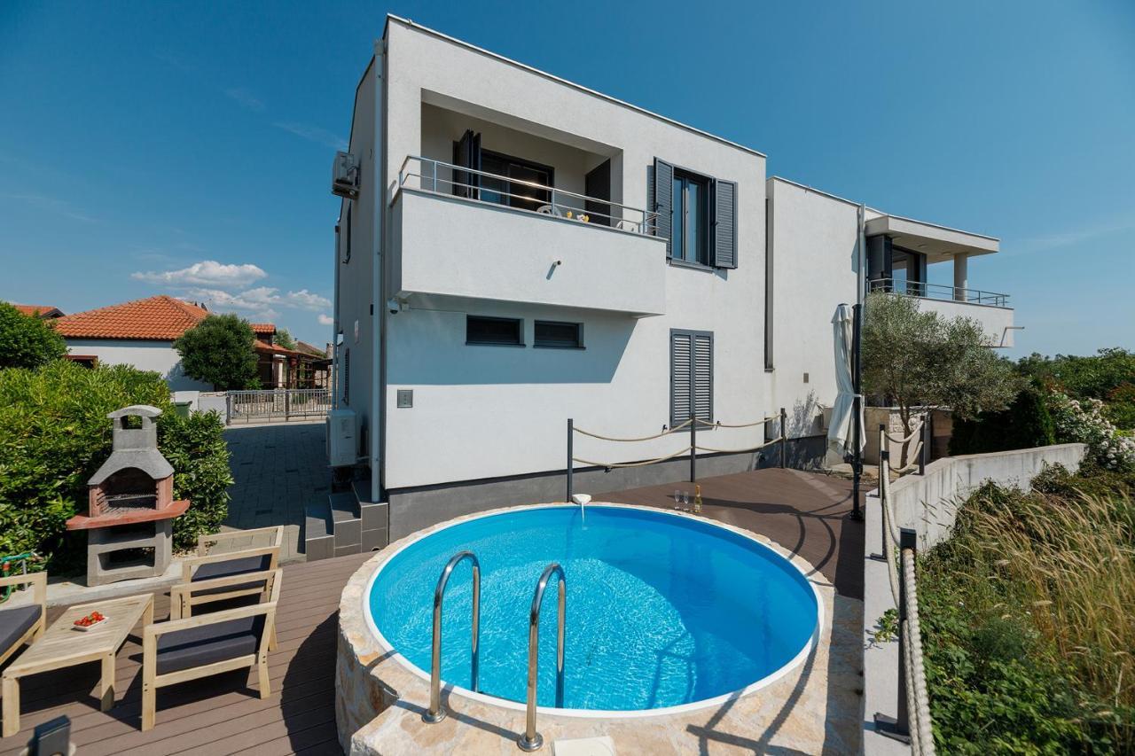 Malo Ferienvilla Privlaka, Pool, Boje, Wi-Fi, Wallbox Привлака Екстериор снимка